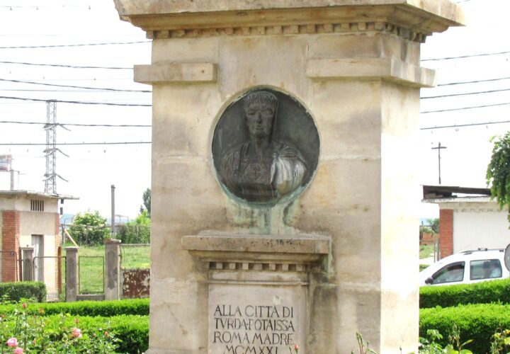Statuia Lupa Capitolina din Turda