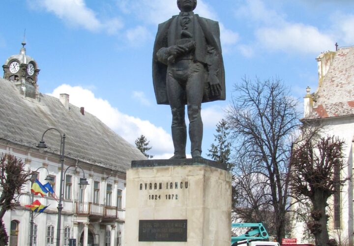 Statuia lui Avram Iancu din Turda