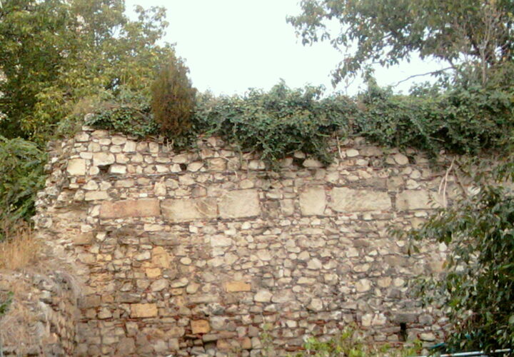 Ruinele fortificației medievale din Turda Veche